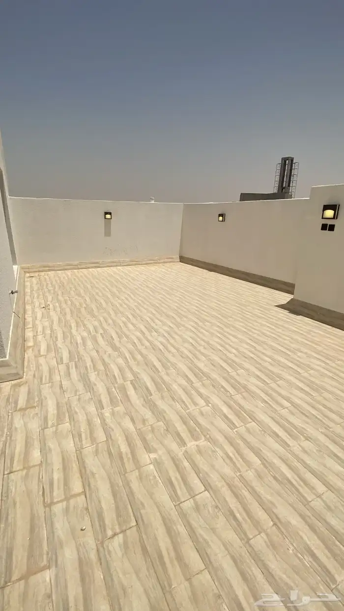 فيلا مع شقة للبيع في حي المهدية 5