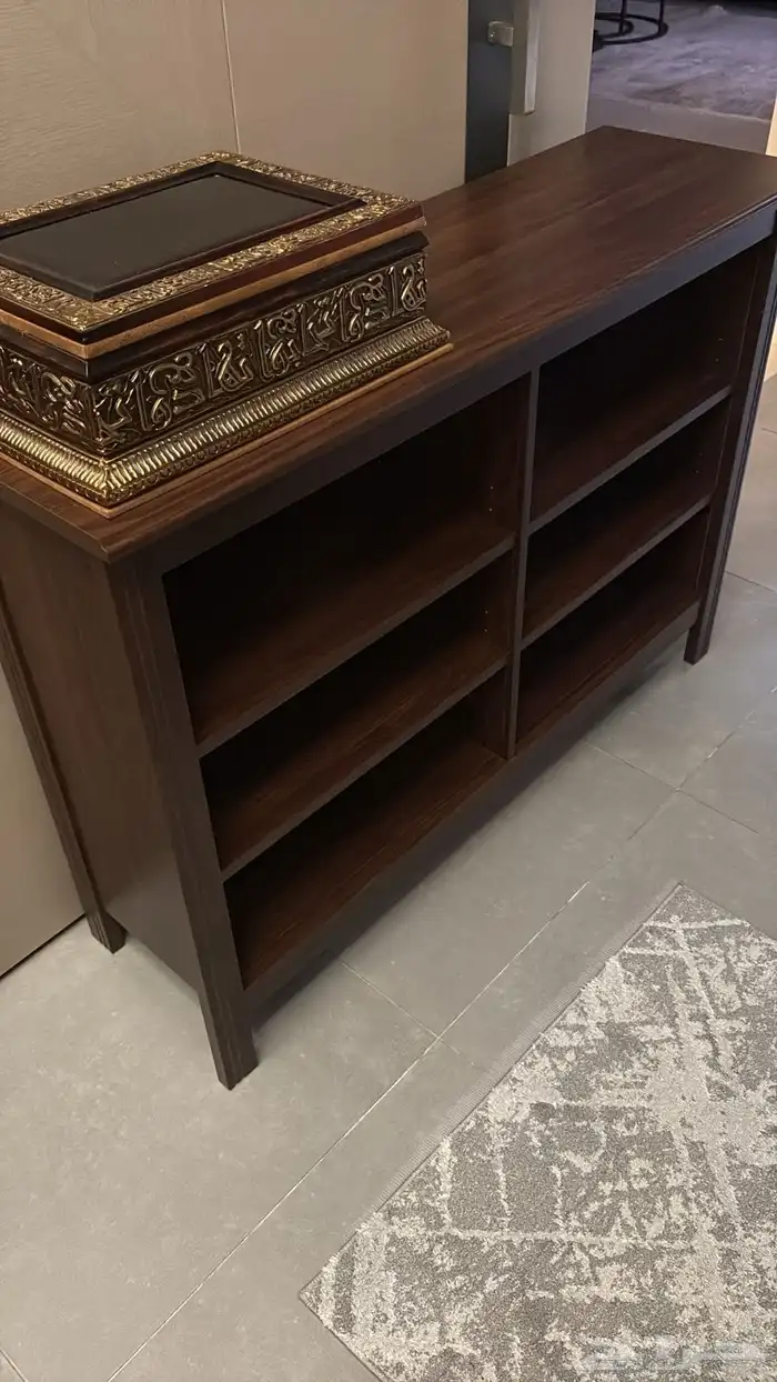 طاولة تلفزيون للبيع 2
