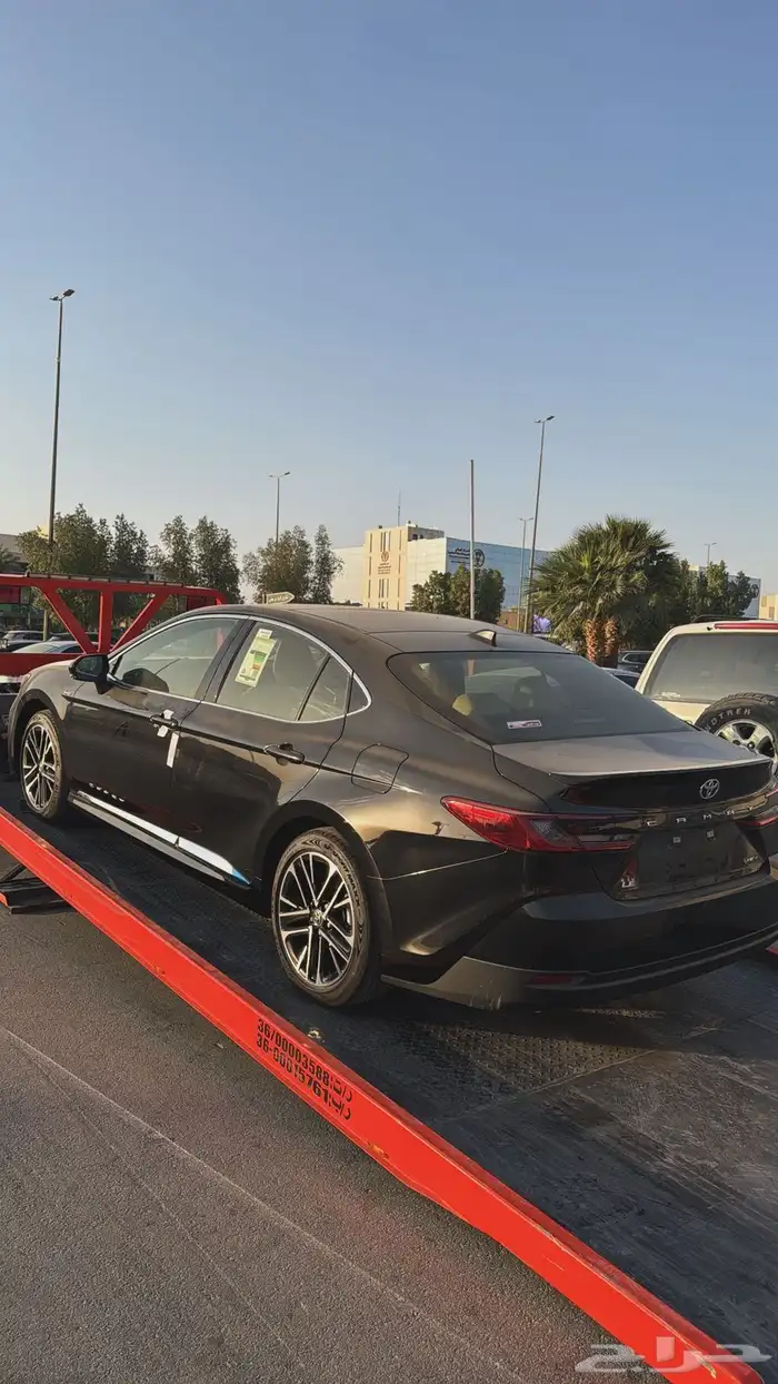 كامري 2025 اسود نص فل سقف بنوراما هايبرد Le 2