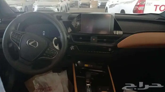 لكزس UX300 هايبرد 2024 4