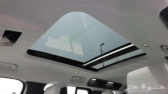 2025 لاندر روفر ديفندر 110 HSE DYNAMIC P400 اصفار مع ضمان 16