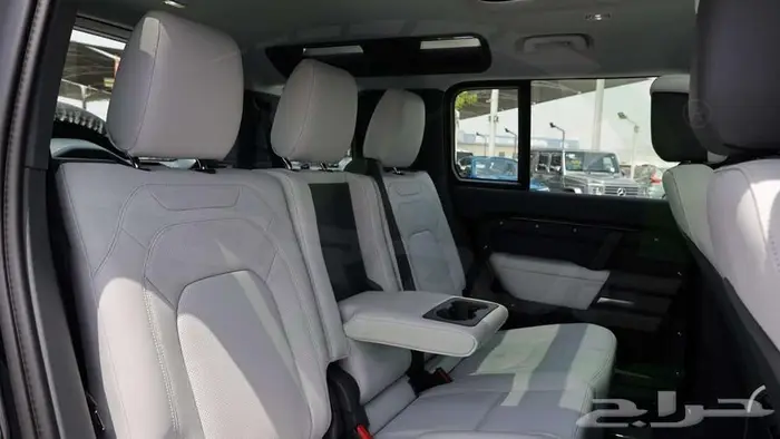 2025 لاندر روفر ديفندر 110 HSE DYNAMIC P400 اصفار مع ضمان 15