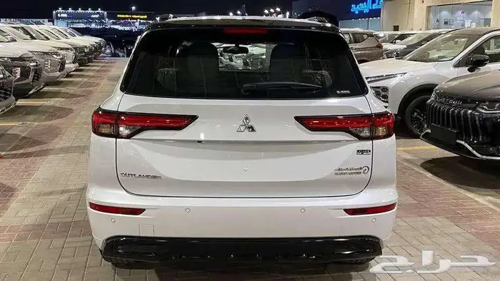 ميتسوبيشي اوتلاندر بلاك سام فل موديل 2025 5