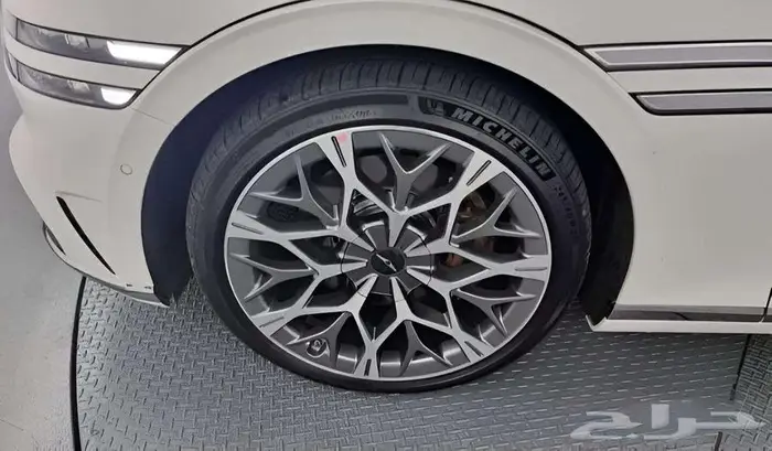 جنسس جي 90 GENESIS G90 2025 5