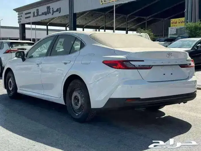 كامري E ستاندر طيس بنزين 2025 بريمي 5