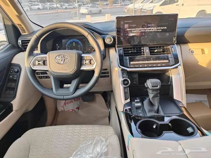 لاندكروزر GXR L2 بنزين 2025 سعودي بطاقة جمركية 4