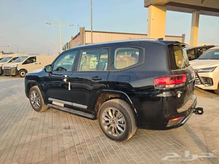 تويوتا لاندكروزر GXR L3 بنزين 2025 سعودي ( لوحات ) 12