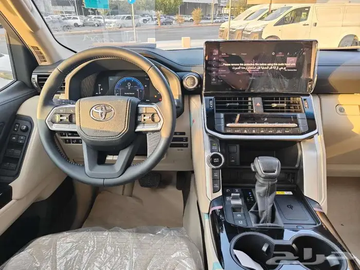 تويوتا لاندكروزر GXR L3 بنزين 2025 سعودي ( لوحات ) 4