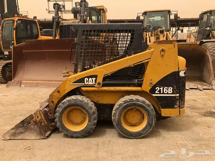 تم البيع بوبكات كتربلر 216 موديل 2006 معرض رواد المعدات 1