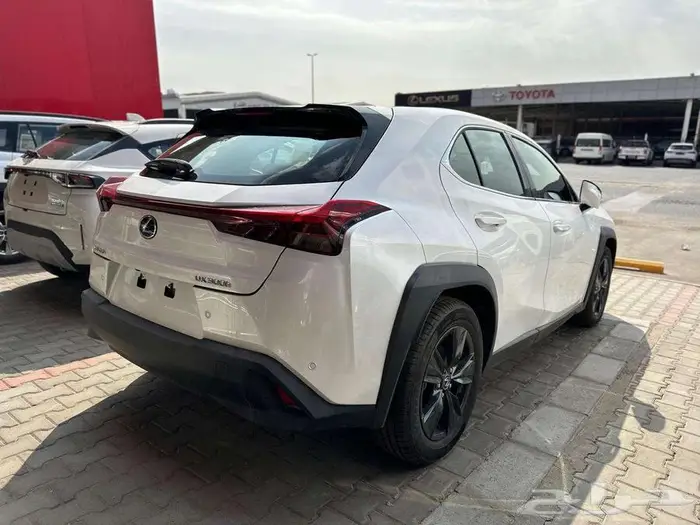 لكزس UX300 AH موديل 2024 وارد عبد اللطيف جميل 5
