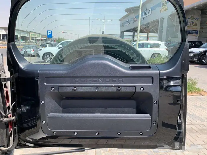 لاندروفر ديفندر 6 سلندر X dynamic HSE 2025 11