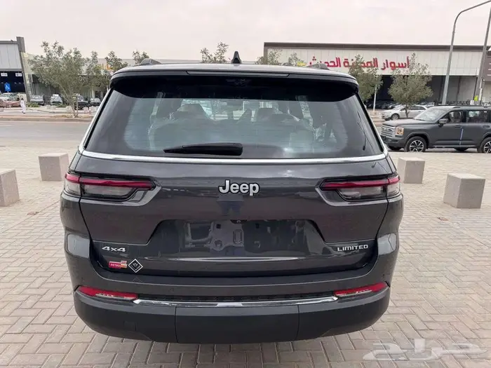 جيب جراند شيروكي ليمتد بلس موديل 2024 ب 212750 شامل الضريبه 12