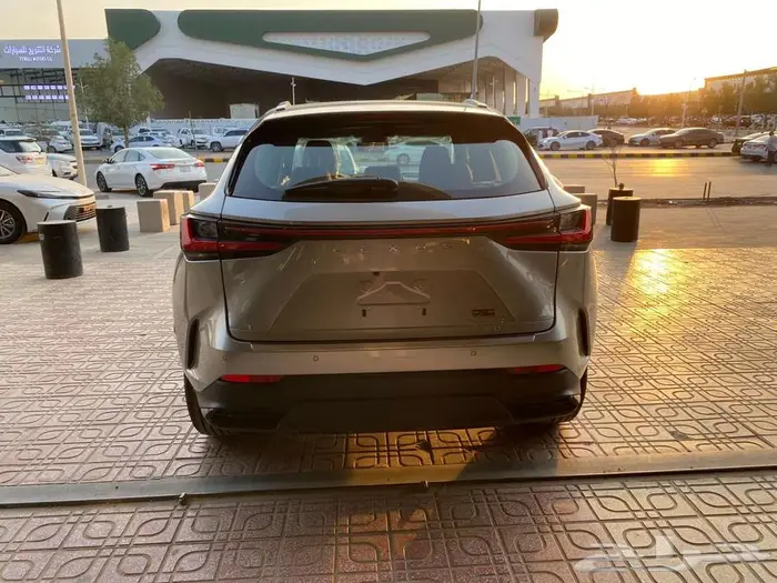لكزس NX 350 نص فل بريمي موديل 2025 4