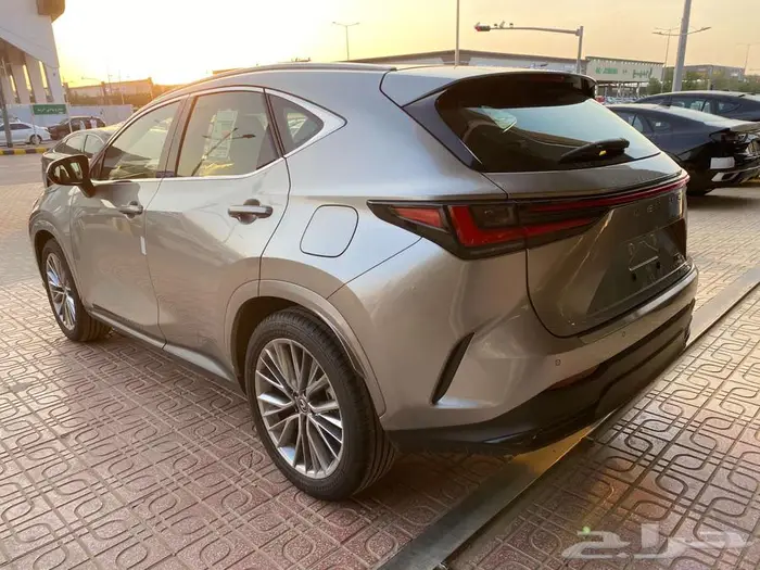 لكزس NX 350 نص فل بريمي موديل 2025 3