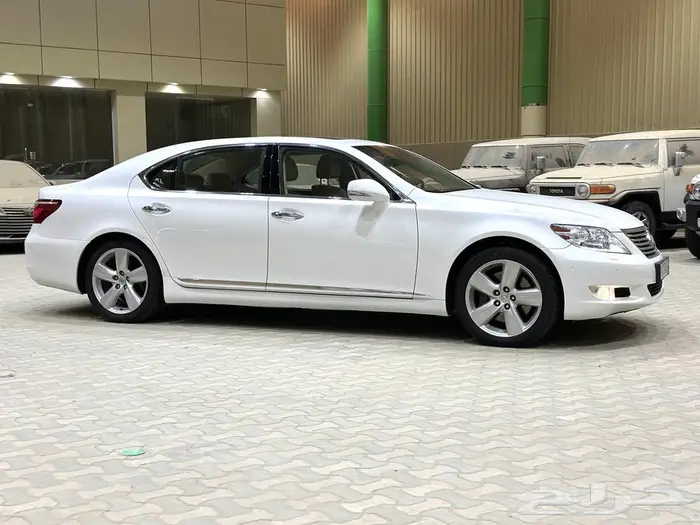 لكزس لاراج 2012 عبداللطيف 460 LS . 1