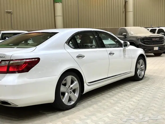 لكزس لاراج 2012 عبداللطيف 460 LS . 8