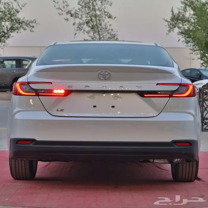 تويوتا كامري LE بنزين 2025 اتوماتيك 12
