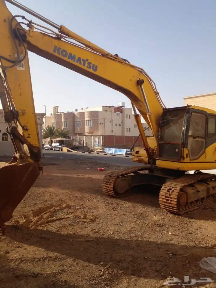 للبيع او الايجار بوكلين كوماتسو 2007 نظيف جدا علي الشغل 0