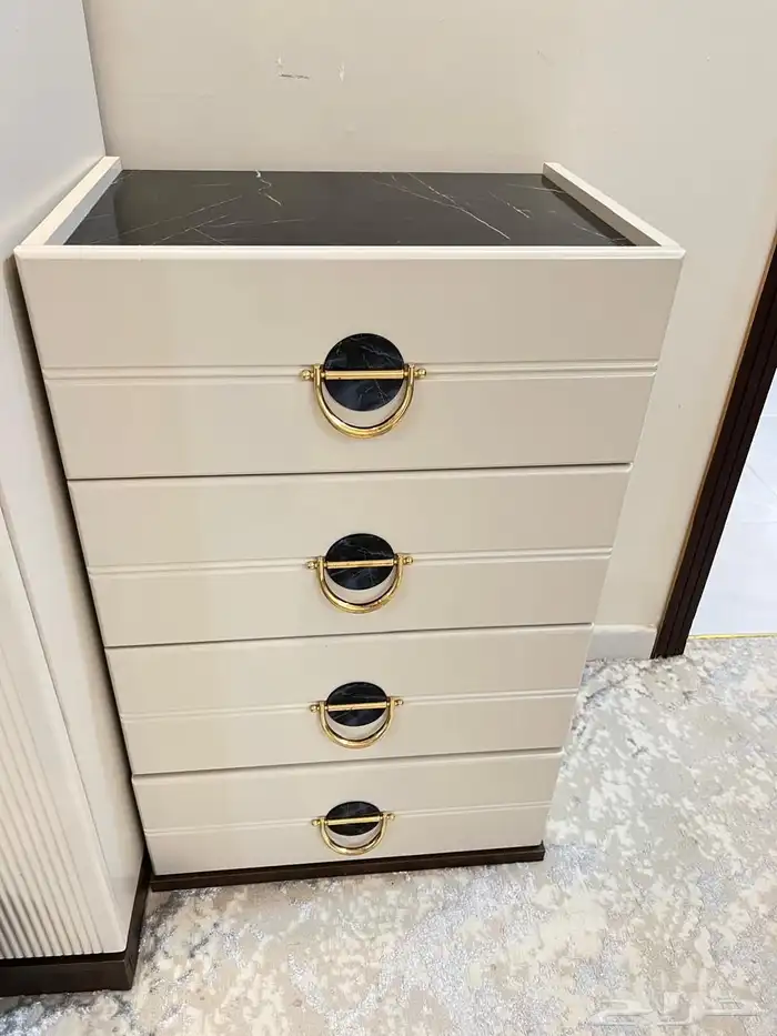 غرفة نوم شبه جديدة صناعه تركيه 1