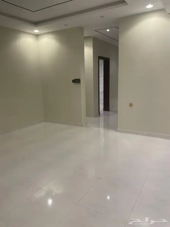 شقة جديدة للإيجار بحي الفيحاء 8