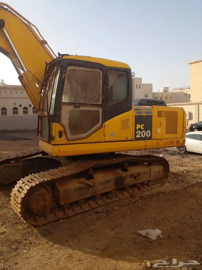 للبيع او الايجار بوكلين كوماتسو 2007 نظيف جدا علي الشغل 2