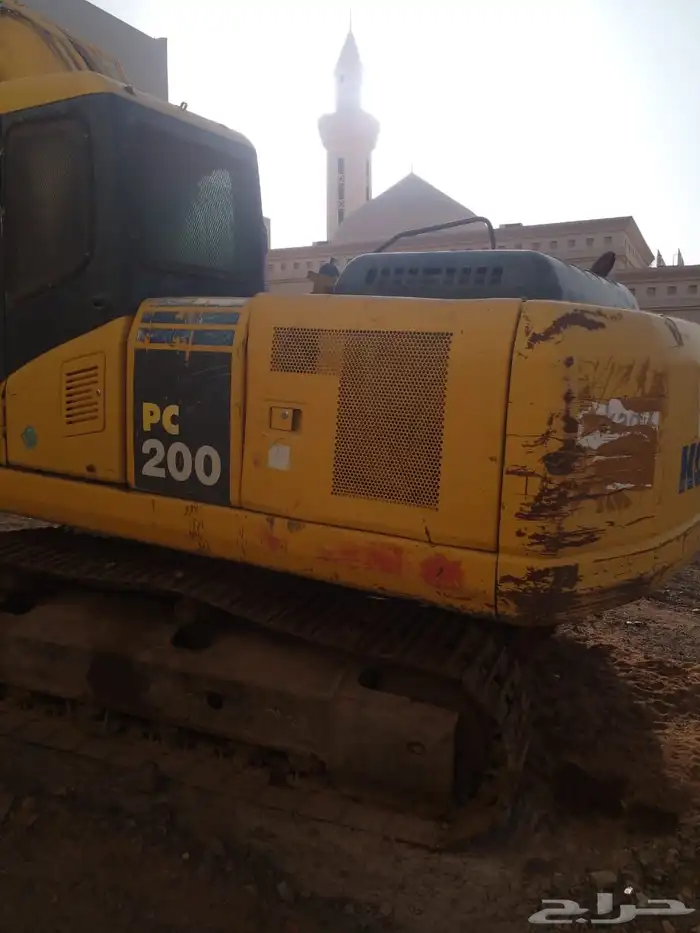 للبيع او الايجار بوكلين كوماتسو 2007 نظيف جدا علي الشغل 1