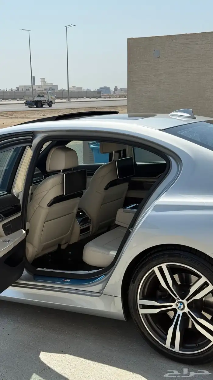 بي ام دبليو 740 M 10