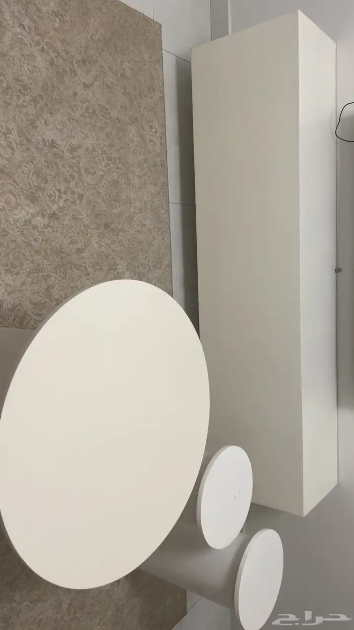 طاولة تلفزيون و ثنتين طاولات خدمة و طاولة كبيره 2