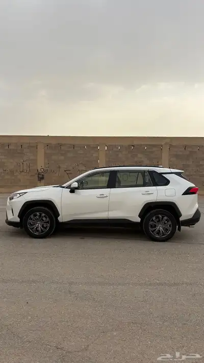 للبيع تايوتا RAV4 XLE 4WD index