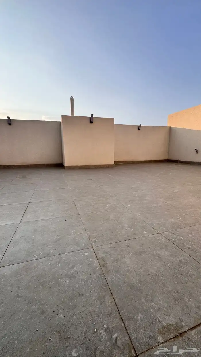 للبيع روف علوي بملحق ابها المحاله حى الزهور 21