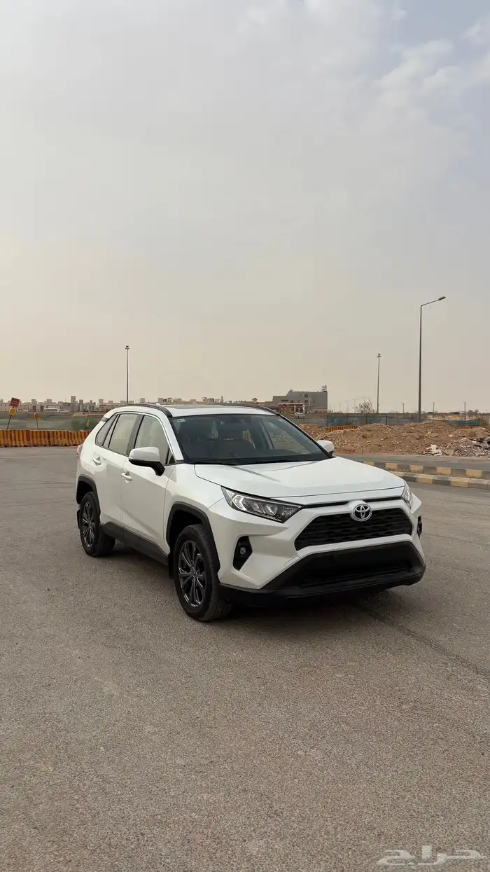 للبيع تايوتا RAV4 XLE 4WD 2