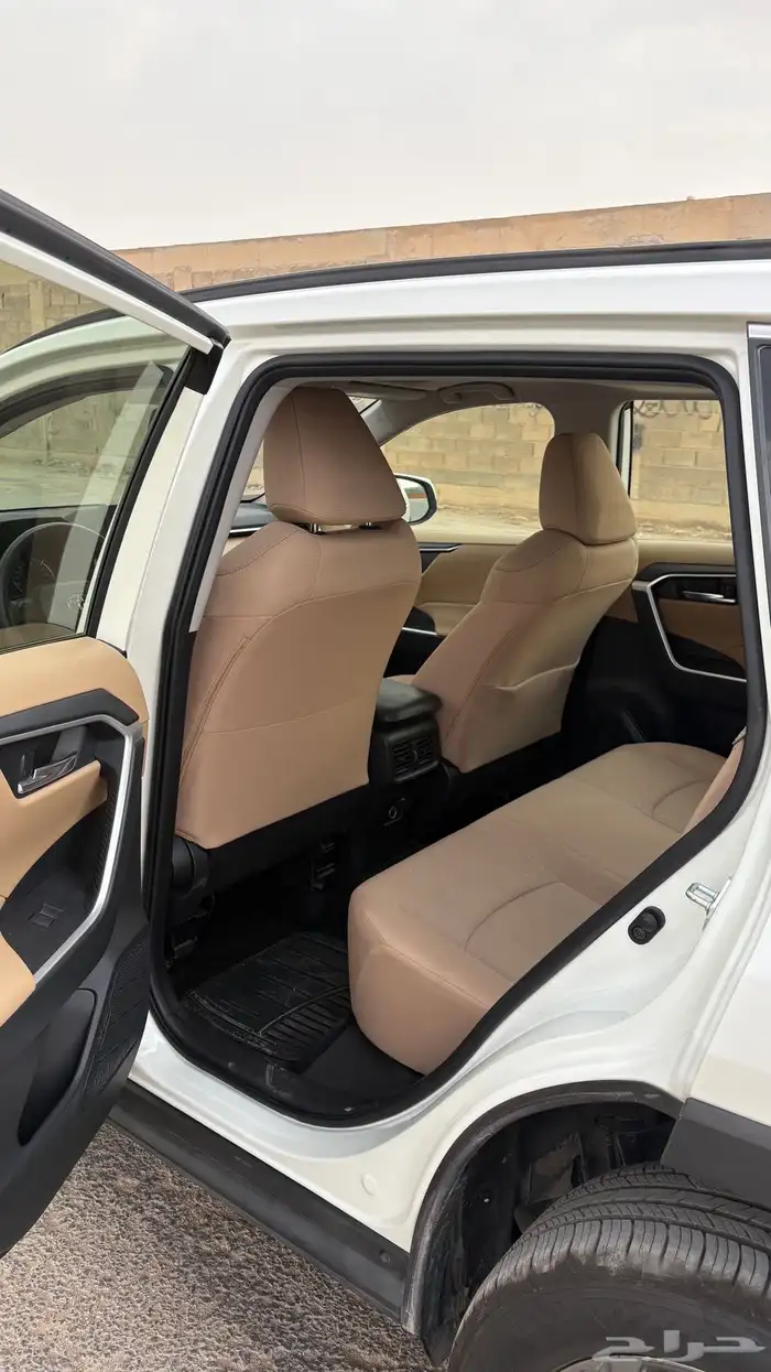 للبيع تايوتا RAV4 XLE 4WD 9