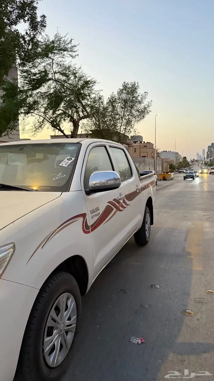 هايلوكس مخزن GLX فل كامل قير عادي سعودي 2