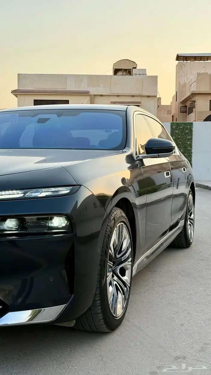 بس ام دبليو 735 رصاصي غامق 2023 ناغي 3