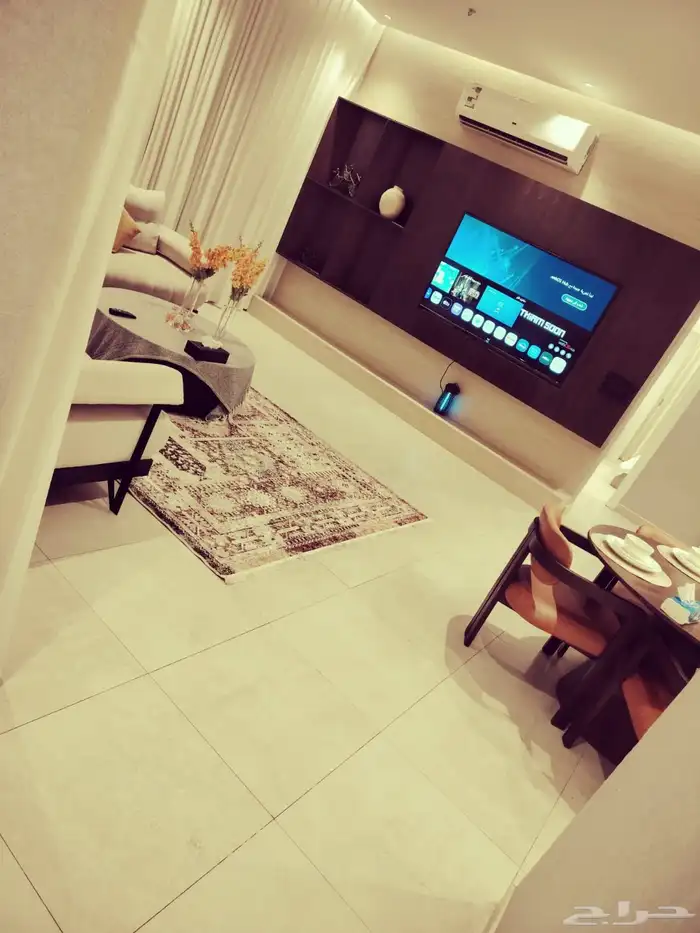 شقة مؤثثة للإيجار بحي الملقا 1