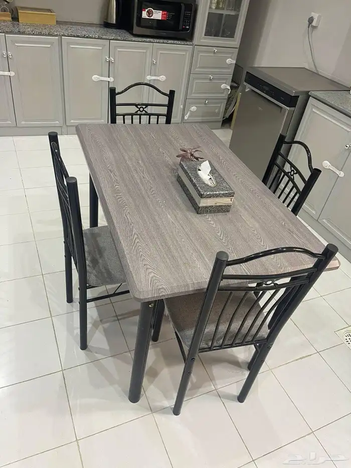 ترابيزة واربع كراسي 0