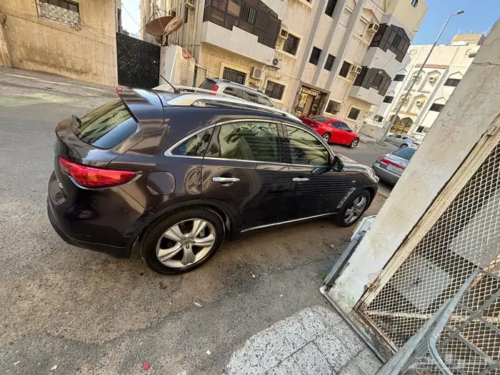 انفنتي FX35 موديل 2010 5