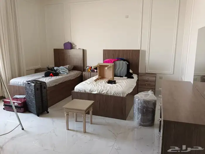 طاولات خدمه غرف نوم ديكورات للجدران 71