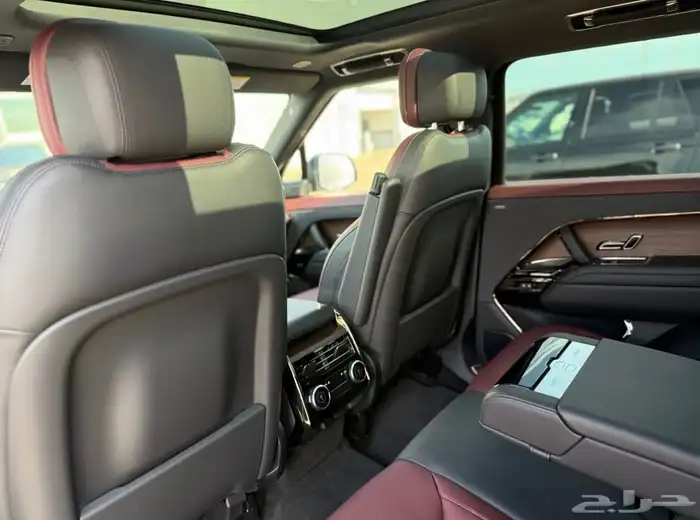 2024 رنج روفر سبورت HSE P400 بحالة شبه جديده وسعر مميز 10