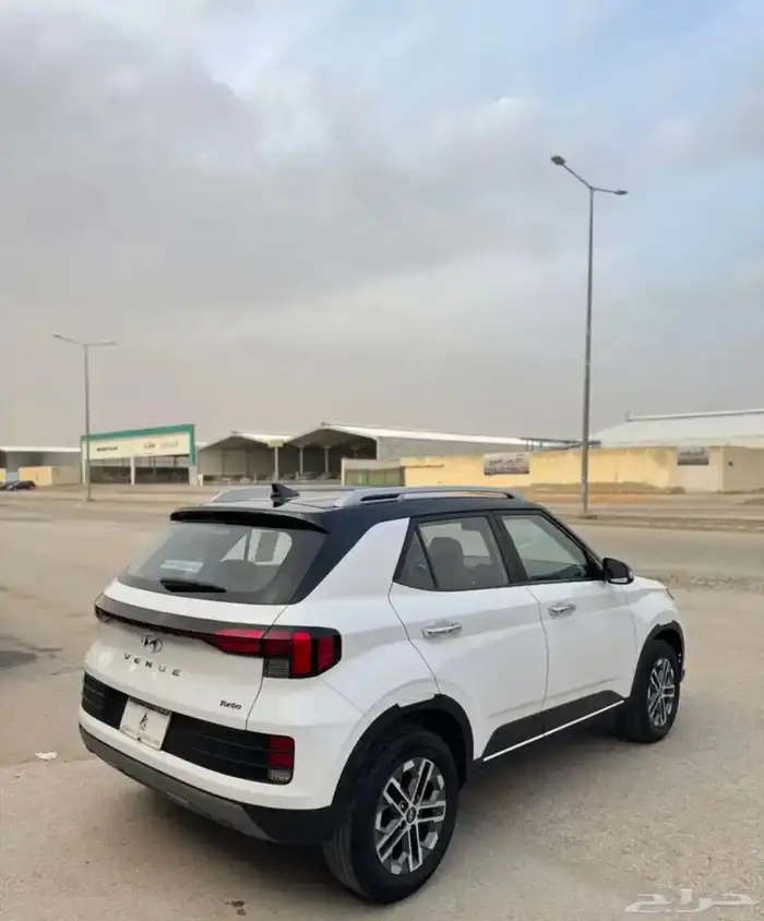 للبيع هونداي فينو 2024 - فل كامل بحالة الوكاله 3