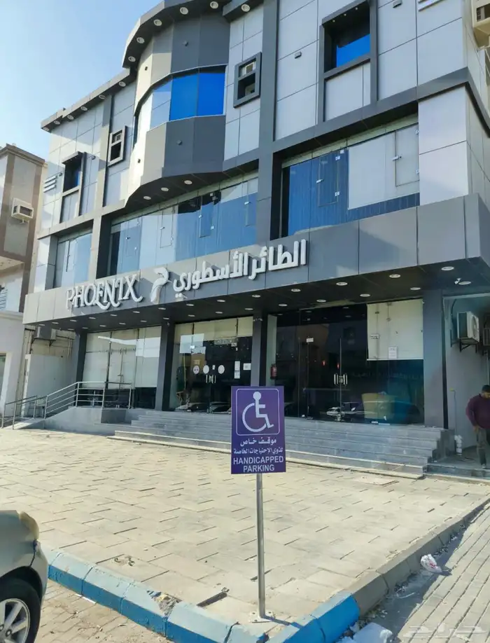 معرض ( 3 فتحات ) للايجار بحي الحمدانية بجدة شارع 32 م نافذ 0