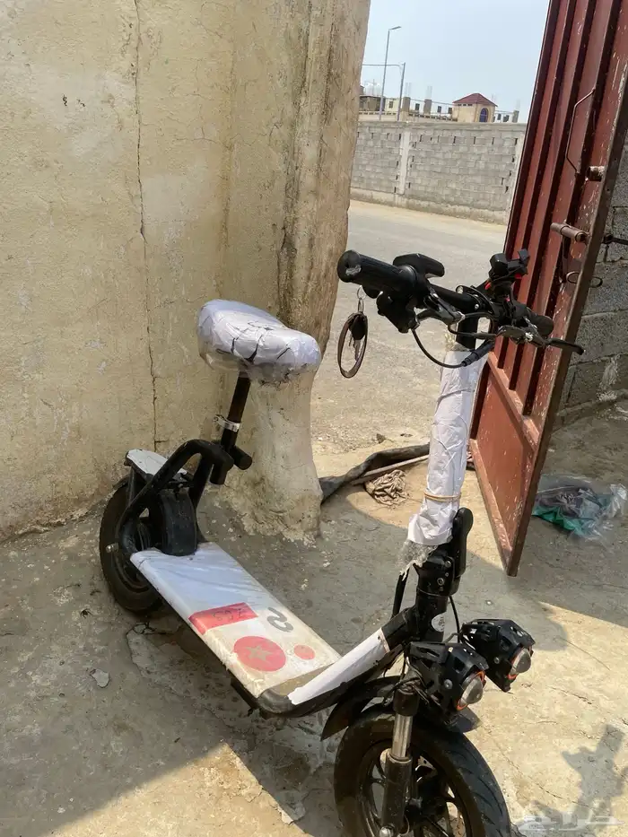 سكوتر نضيف جدا شبه الجديد لا يشكو من أي شي 0