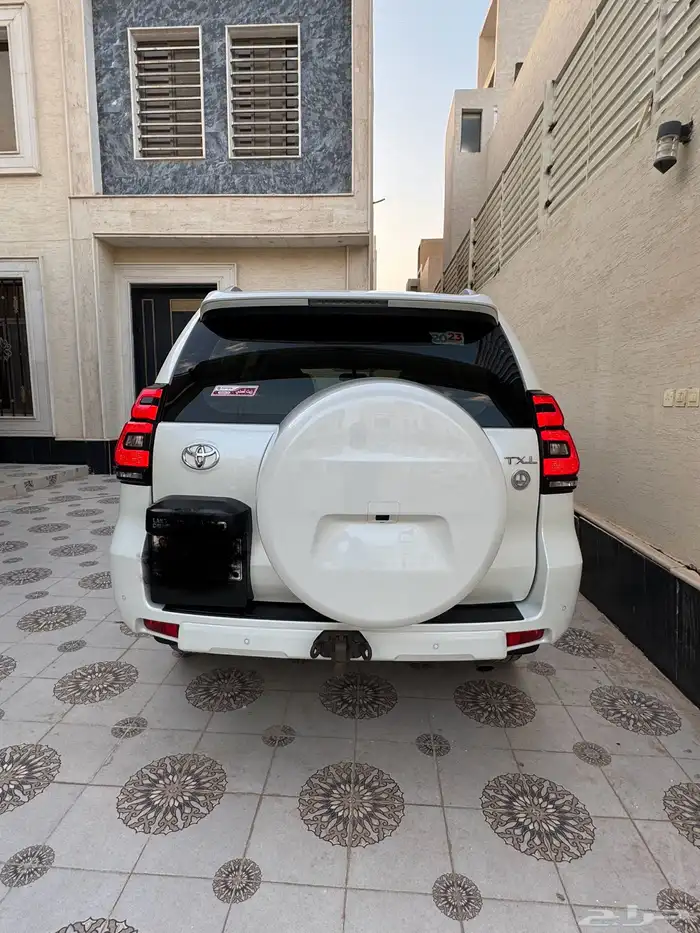 للبيع جيب تويوتا برادو نظيف عداد قليل 6 سلندر 6