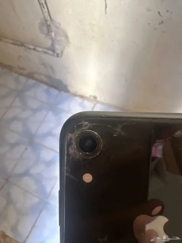 جوال آيفون اكس آر ملفك بطاريه79مافك شرط في كسر في الخلفيه و 3