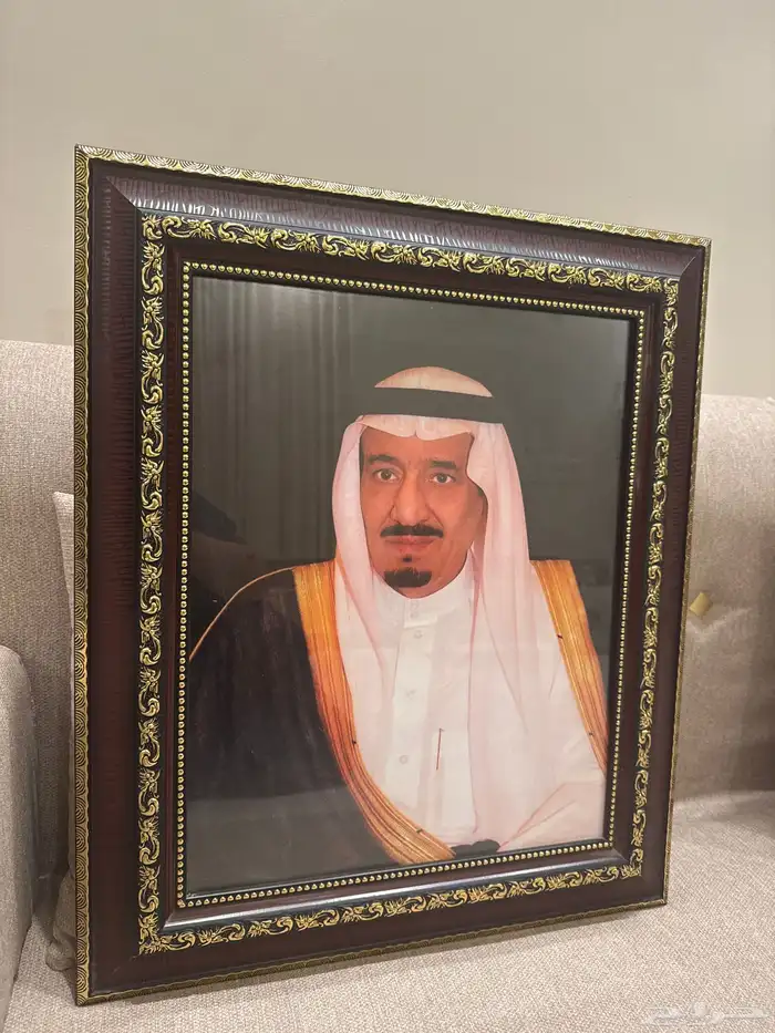 طقم برواز صور المؤسس والملك وولي العهد 3