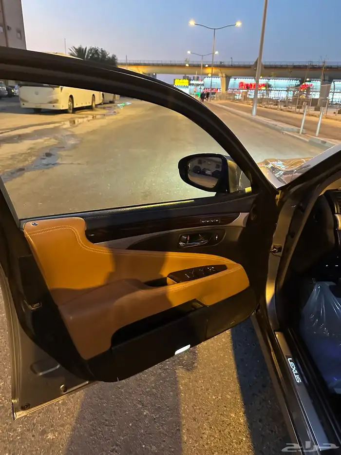 لكزس LS460 2015 17