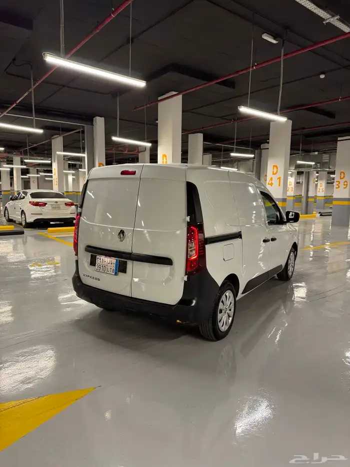 رينو van 3