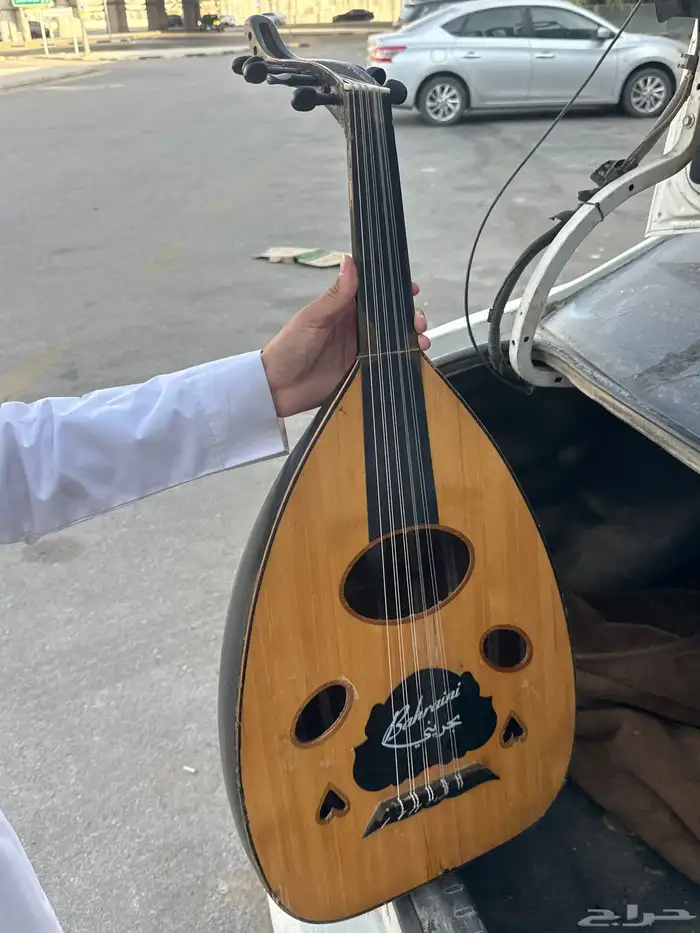 عود بحريني للبيع مع الريش 0