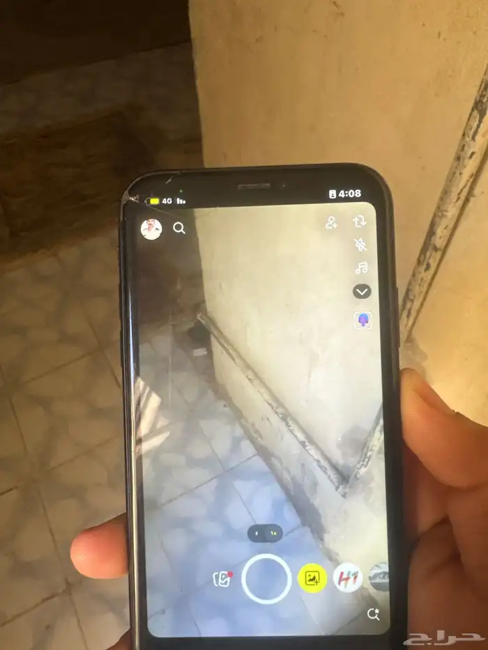 جوال آيفون اكس آر ملفك بطاريه79مافك شرط في كسر في الخلفيه و 4