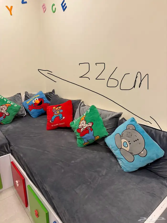 سرير شكل بيت بخشب قوي مع كنب حرف ال بنفس التصميم 4